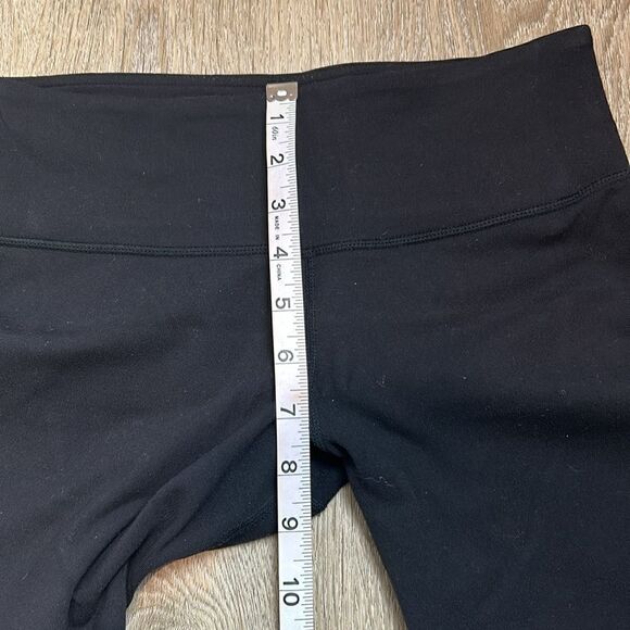 LULULEMON | Black Capris Size 6 - Picture 3 of 6